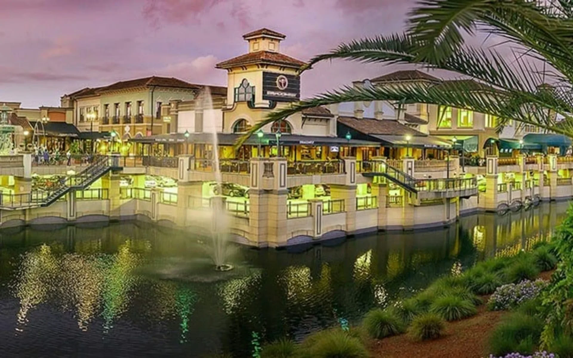 Restaurant Row dining and waterfront scene in Dr. Phillips southwest Orlando Florida