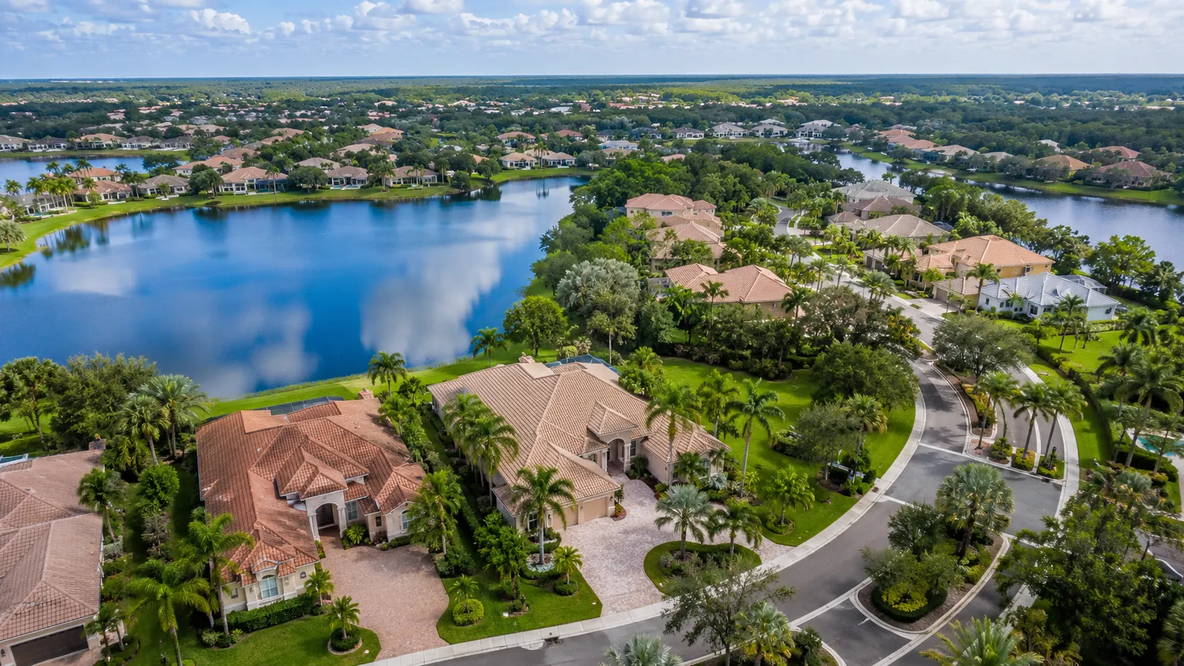 Orlando lakefront home with pool and outdoor living space